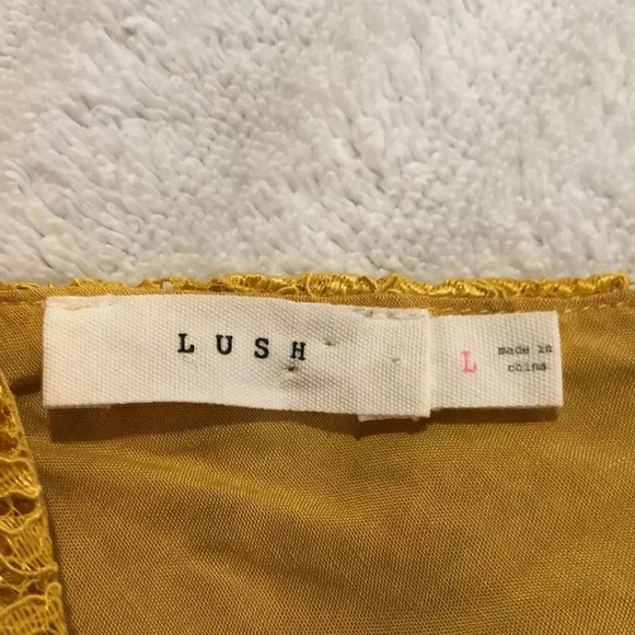 Lush yellow sleeveless lace top. Size L - Picture 8 of 9